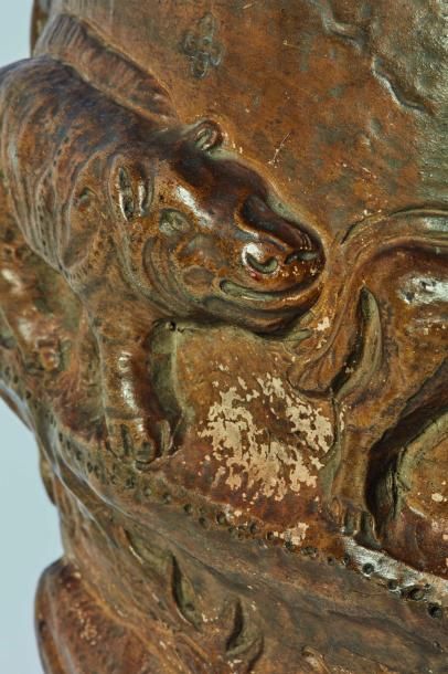 null Important vase ''arche de Noé'' en terre cuite blanche à patine couleur bronze...