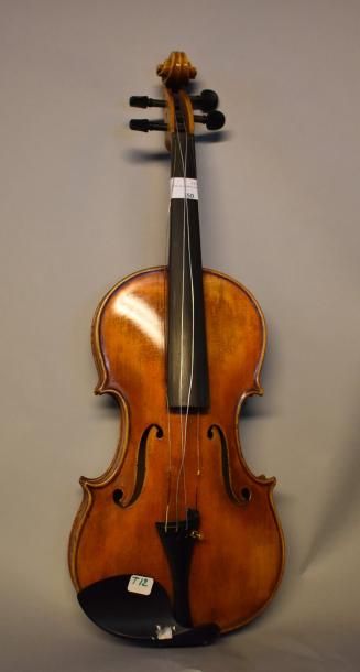 null VIOLON MODERNE, porte une étiquette ''E. GARIMBERTI Milano''.

Long. 35,2 c...