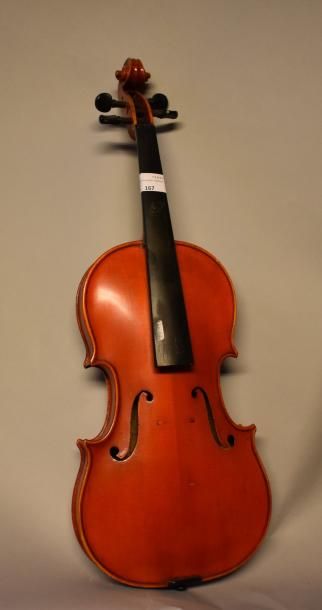 null VIOLON, porte une signature apocryphe ''BOURGUIGNON Maurice / … / luthier à...