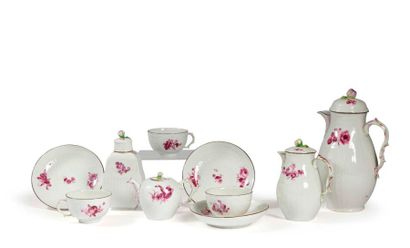 null Berlin, XVIIIe siècle

Service à thé et café en porcelaine blanche à décor de...