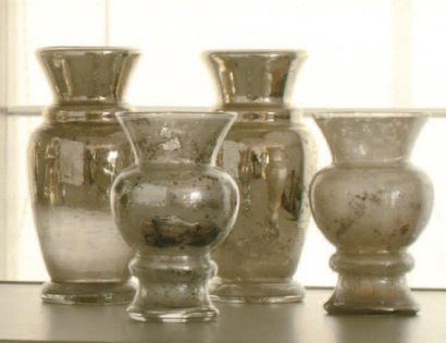 null Deux paires de vases en verre mercurisé. Haut. 13 à 9,8 cm