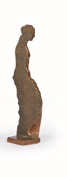 null CÉSAR (1921-1998) : Vénus de Milo. Bronze à patine dorée, signé sur la base...