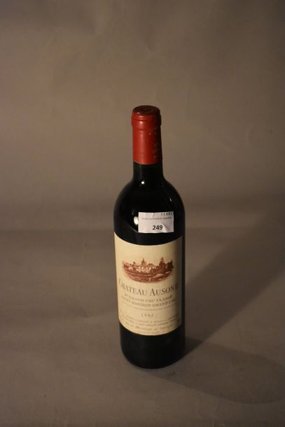 null 1 bouteille Château d'Ausone, Saint-Emilion rouge 1992.