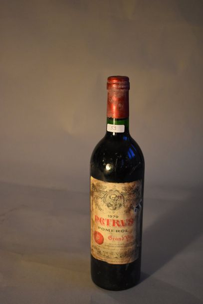 null 1 bouteille Château Petrus (niveau parfait/Bas goulot, étiquette légèrement...