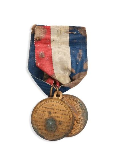 null Deux petites médailles en bronze à bélières, commémoratives du Second-Empire,...