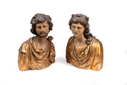 null Deux bustes en bois sculpté polychrome et doré représentant un homme portant...