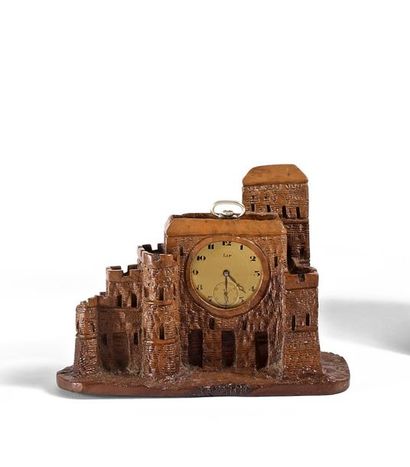 null Porte-montre en racine de bruyère, sculpté en forme de citadelle. XIXe siècle...