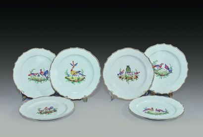 null Lille

Suite de six assiettes en porcelaine dure à décor polychrome dans le...