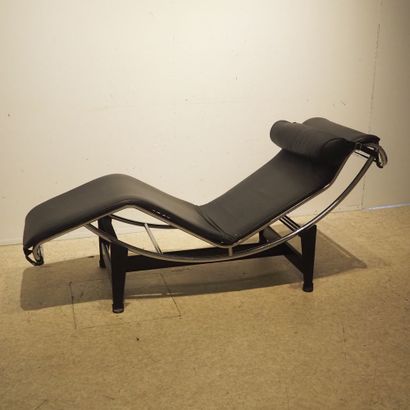  Le Corbusier, Charlotte Periand, Pierre Jeanneret / Cassina: Chaise longue, model... Gazette Drouot