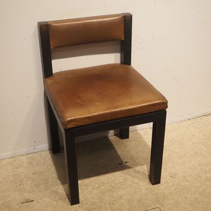  Chale Ado (1928) : Chaise vers 1970, structure en bois à dossier droit articulé... Gazette Drouot