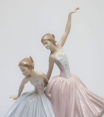 null Porcelaine danseuse Lladro

En porcelaine représentant deux danseuses classiques.

Travail...