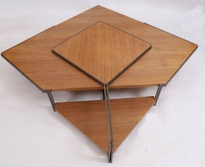 null Table basse asymétrique dans le goût de Jules WABBES (1919-1974)

En bois à...