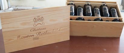  Château Mouton Rothschild (x12) 
Pauillac 
2000 
Caisse bois d'origine ouverte -...