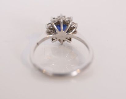 null Ring 

Daisy ring in 18K white gold, centered with an oval cut Sapphire in a...