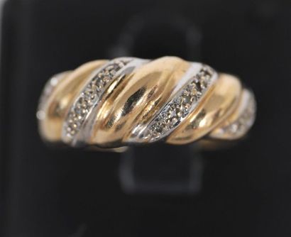 null Winding ring

In 18k yellow gold with a stylized scroll decoration composed...