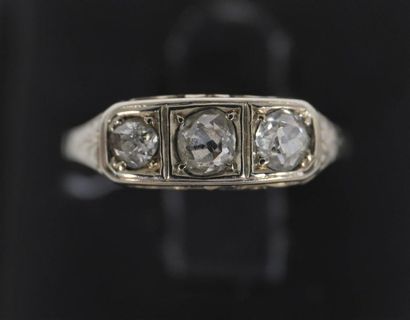 null Art Deco Ring

In 14k white gold with a row of 3 brilliant-cut diamonds.

Total...
