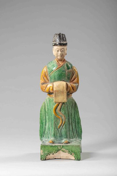 null Sculpture - Chine Dynastie Ming

Dame de haut rang debout sur un tertre quadrangulaire...