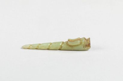 null Jade céladon - Chine Dynastie Qing

Poinçon zoomorphe spiralé à tête de chimère.

Chine....