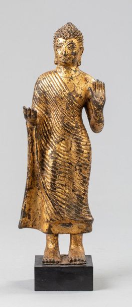 null Buddha Sri Lanka. Période de Kendi

En bronze doré, figuré debout dans une posture...