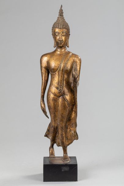 null Buddha - Thaïlande

En Bronze doré, Buddha debout marchand, la main gauche en...