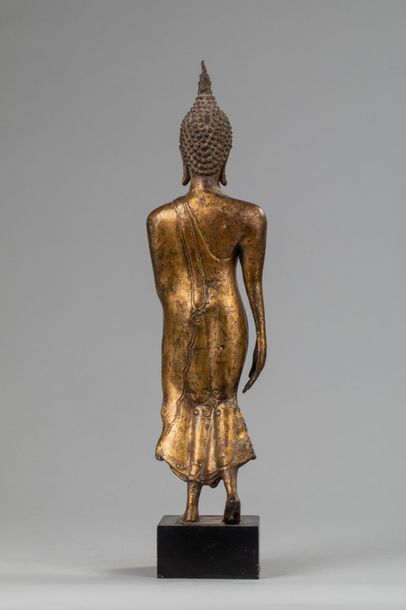 null Buddha - Thaïlande

En Bronze doré, Buddha debout marchand, la main gauche en...