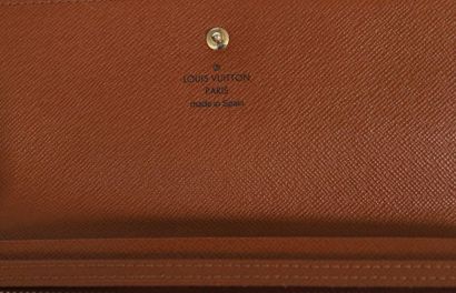 null Louis Vuitton

Wallet in monogram canvas, calf leather lining. Composed of a...