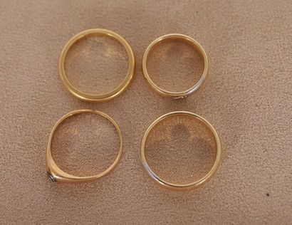 null Set of rings

Set of 3 rings in 18k yellow gold, one with a brilliant-cut diamond...