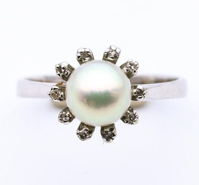 null Bague Marguerite

En Or blanc 18k surmontée d'une perle blanche de 6,8mm dans...