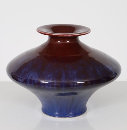 null Flamed purple vase - China

In earthenware 

Chinese brand under the base

20th...
