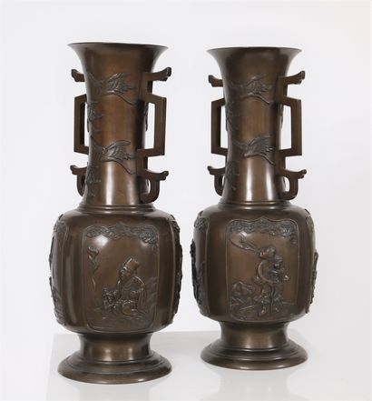 null Pair of Usubata bronze vases - Japan

In cast, patinated and polished bronze...