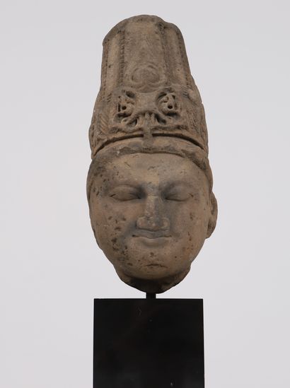null Head of Vishnu India Stone 

Head of Vishnu wearing a high, finely chiselled...