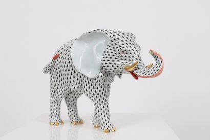 null Herend

En porcelaine peinte, sujet à l'éléphant.

Epoque XXème siècle 

Dimensions:...