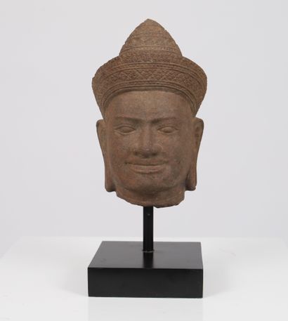 null Head of Vishnu - Khmer

In stone, Vishnu's head wearing a goldsmith's tiara...