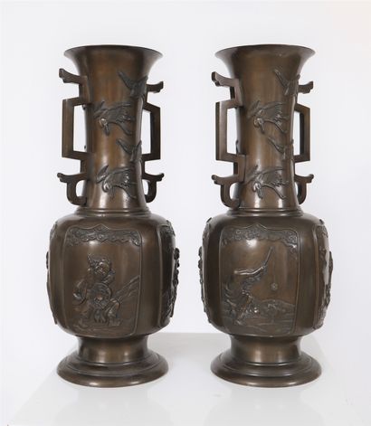 null Pair of Usubata bronze vases - Japan

In cast, patinated and polished bronze...