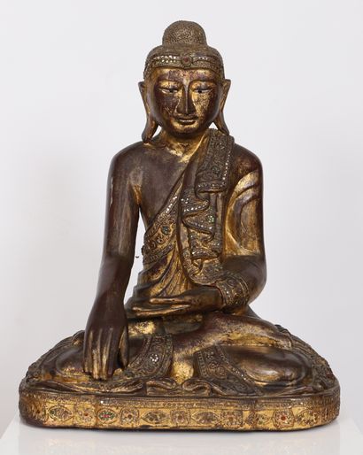 null Maravijaya Buddha 

Seated, wearing a finely embroidered utarasanga monastic...