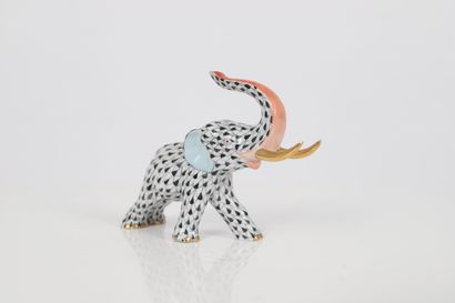 null Herend

En porcelaine peinte, sujet à l'éléphant.

Epoque XXème siècle 

Dimensions:...