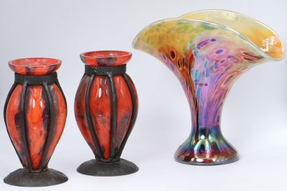 null Ensemble de vases décoratifs

Ensemble composé d'une paire de petit vase rouge...