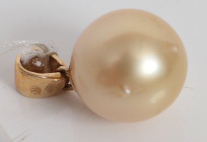 null Lot de pendentif perle

6 pièces au fermoir en Or jaune et blanc 18k soutenant...