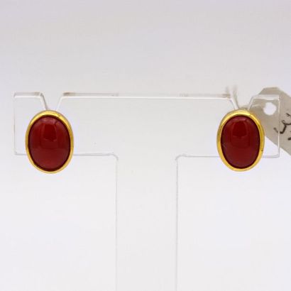 null Boutons d'oreilles

En Or jaune 18k, composés d'un cabochon de pierre ovale...