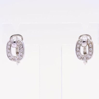 null Boucles d'oreilles

En Or blanc 18k de forme anneau sertis de diamants pour...