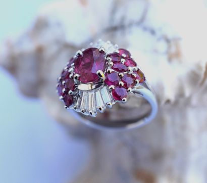 null Ring 

White gold skirt centered with an oval ruby probably Burmese weighing...