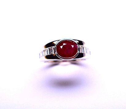 null Mauboussin style" ring 

Centered on a natural oval Burmese ruby of good quality...