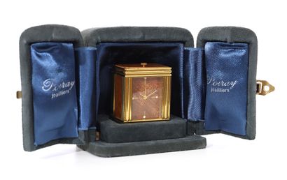 null POIRAY Vers 1990

Pendulette en métal doré s'inspirant de l'ésthétique des montres...