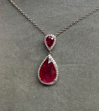 null Pendant 

White gold holding 2 natural drop rubies of a very beautiful colour,...