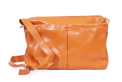 null Mandarina Duck 

Sac en cuir Camel à une anse.

Etat d'usage

Dimensions: H:...