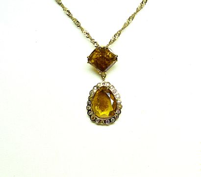 Pendant 

Yellow gold with a square diamond...