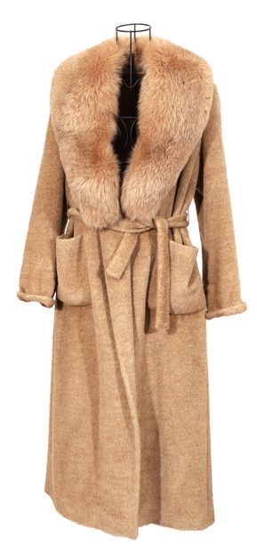null Wool and alpaca coat

Removable collar

Made in Italy

Condition of use

Size:...