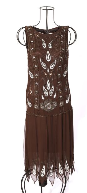 null Charleston" dress

In brown muslin and sequin. Charleston" model

Used condition...