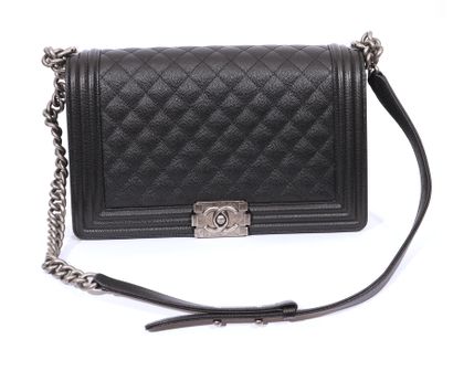 null CHANEL 

Bag model Boy 2014, in black leather.

Sold with its authenticity card

New...