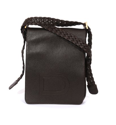null Delvaux 

Louise Baudrier bag in brown grained leather. Adjustable braided strap....